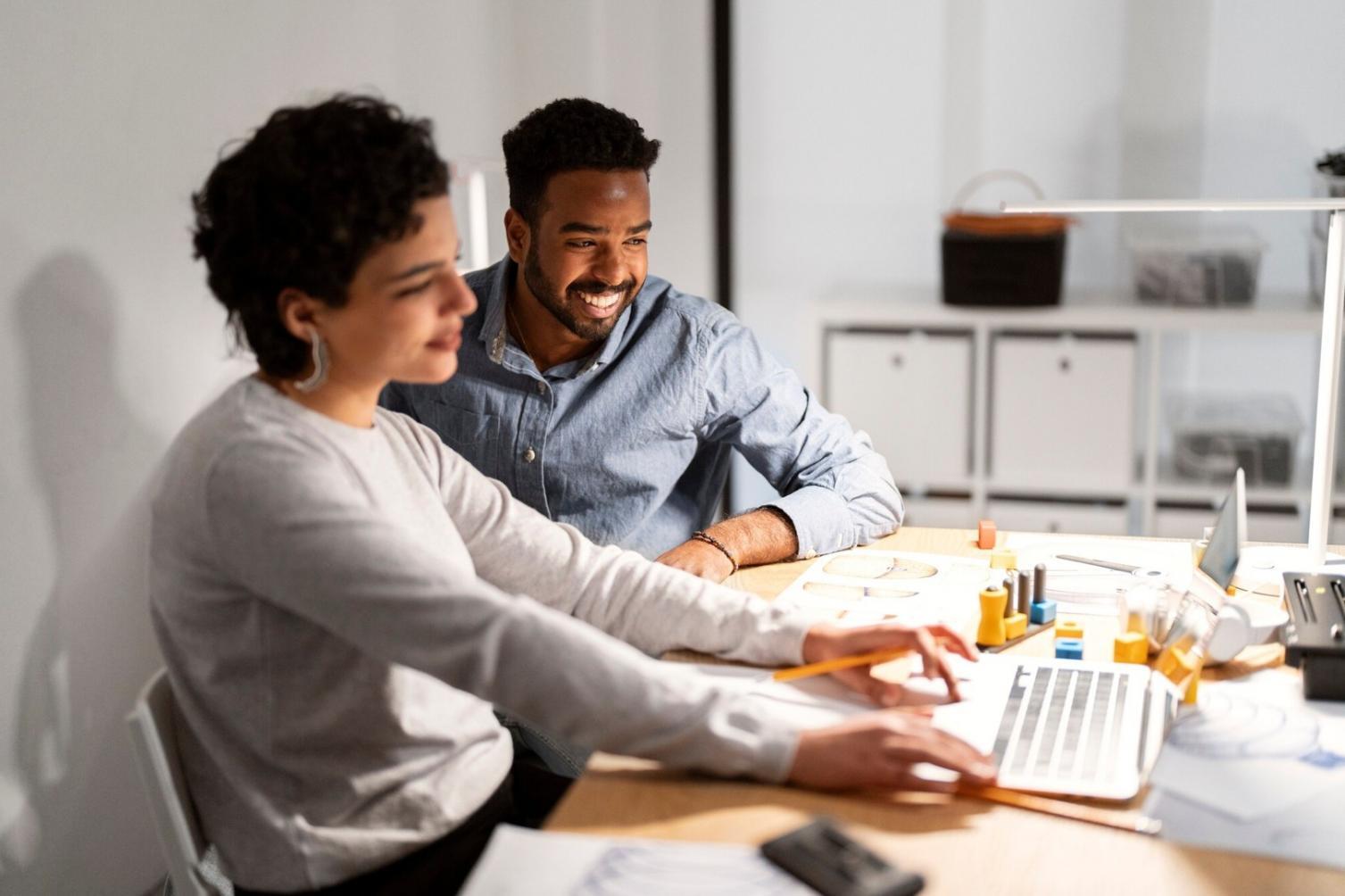 Online vzdělávací materiály zobrazené na obrazovce